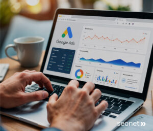Imagen de una computadora donde se divisa Google Ads. ¿Cuánto cuesta la publicidad en Google Ads en Chile? Guía completa de precios y presupuesto.
